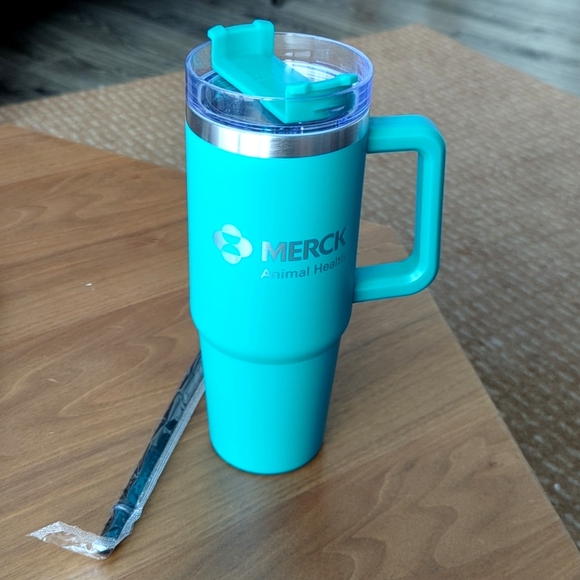 30oz Tumbler with straw and handle NWOT - Picture 2 of 6